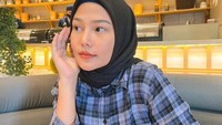 Dara Arafah juga seorang foodies yang hobi kulineran. Restoran khas Jepang jadi salah satu tujuannya untuk mengatasi rasa lapar. Foto: Instagram/daraarafah