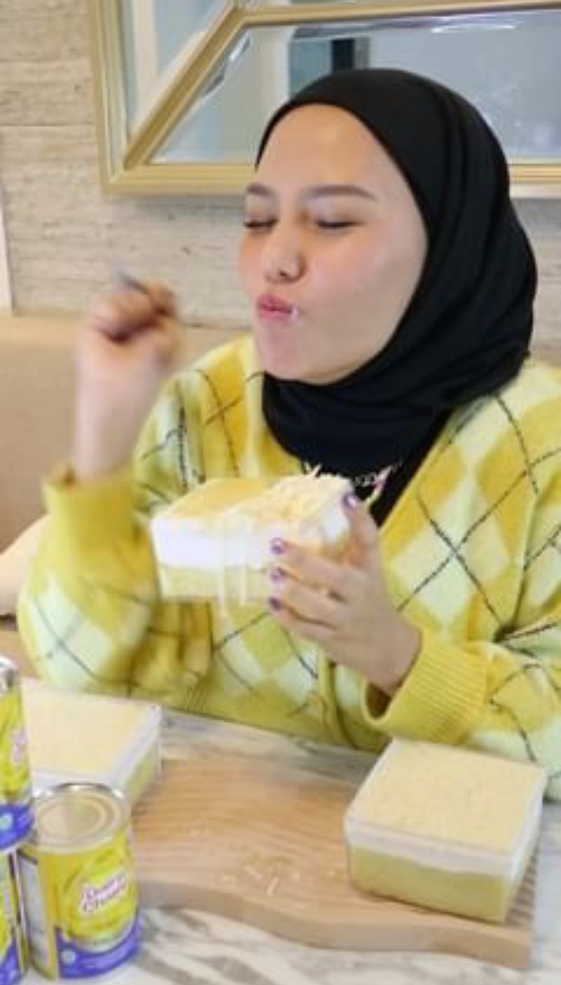 Galeri foto Dara Arafah 10 Momen Dara Arafah Saat Makan Es Krim dan Dinner di Resto Mewah