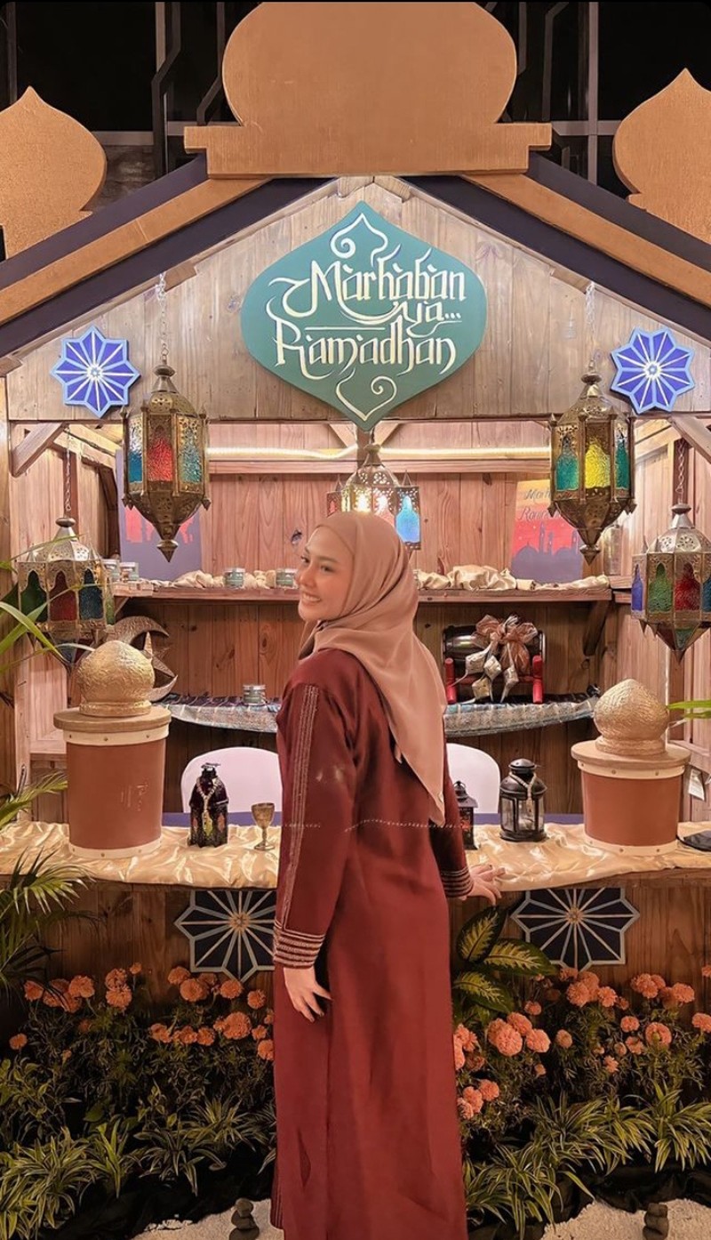 Galeri foto Dara Arafah 10 Momen Dara Arafah Saat Makan Es Krim dan Dinner di Resto Mewah