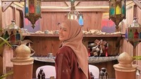 Pada bulan Ramadhan lalu dirinya juga aktif menghadiri berbagai acara buka puasa bersama. Menyantap hidangan lokal hingga Timur Tengah yang lezat dipilih Dara Arafah untuk membatalkan puasanya. Foto: Instagram/daraarafah