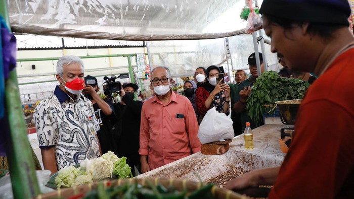 Ganjar sidak pasar.