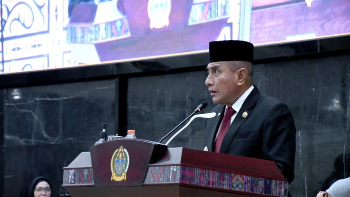 Gubsu Edy Rahmayadi saat rapat paripurna