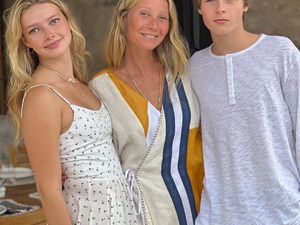 8 Penampilan Langka Gwyneth Paltrow dengan Kedua Anak yang Beranjak Dewasa