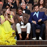 Publik pun pertama kalinya melihat kehadiran mereka bersama di karpet merah setelah terungkap berpacaran. Foto: Getty Images