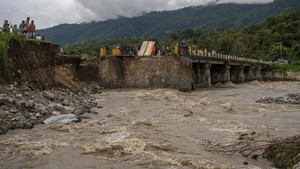 Parahnya Banjir di Sigi Sulteng, Jembatan Putus-Puluhan Warga Ngungsi