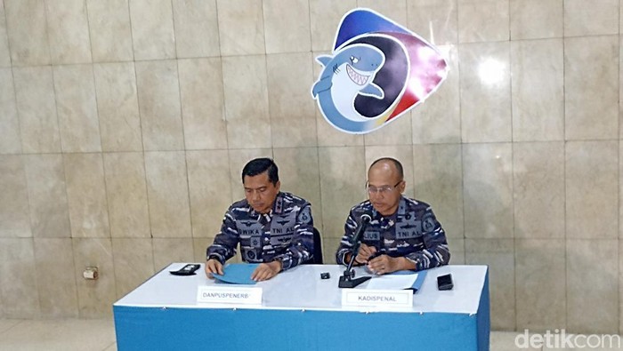 Jumpa pers Dispen TNI AL soal pesawat jatuh di Madura