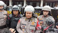 3 Polisi Terluka Kena Lemparan Batu Saat Demo Mahasiswa Di DPR Aceh