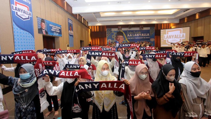Kala Santri Banten Zikir dan Berdoa untuk LaNyalla 2024 Dukungan untuk Ketua Dewan Perwakilan Daerah (DPD) Republik Indonesia, AA LaNyalla M Mattalitti terus mengalir mendapat dukungan dari berbagai elemen masyarakat. Kini giliran santri di Banten.