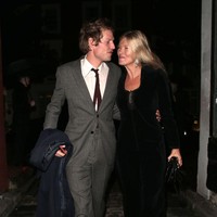 Kate Moss dan Count Nikolai von Bismarck mulai pacaran beberapa bulan setelah sang model resmi cerai dari gitaris The Kills, Jamie Hince, pada 2015. Foto: Getty Images