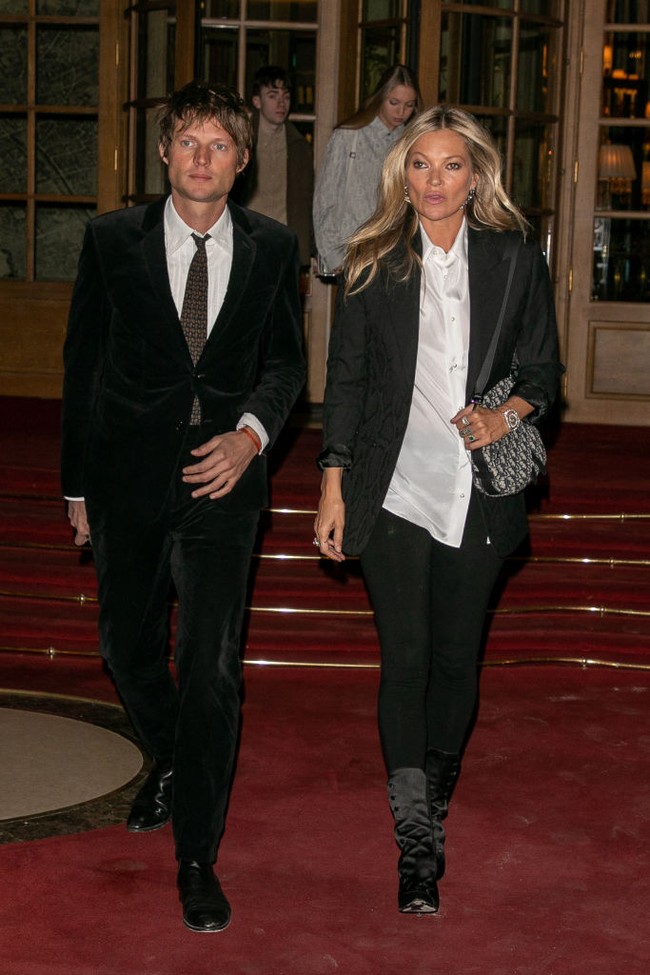 Count Nikolai von Bismarck kekasih Kate Moss diketahui berprofesi sebagai fotografer. Dibesarkan di London, Nikolai berdarah bangsawan Jerman. Ayahanya adalah Count Leopold von Bismarck-Schönhausen, anak dari Pangeran Bismarck. Foto: Getty Images