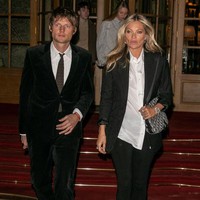 Count Nikolai von Bismarck kekasih Kate Moss diketahui berprofesi sebagai fotografer. Dibesarkan di London, Nikolai berdarah bangsawan Jerman. Ayahanya adalah Count Leopold von Bismarck-Schönhausen, anak dari Pangeran Bismarck. Foto: Getty Images