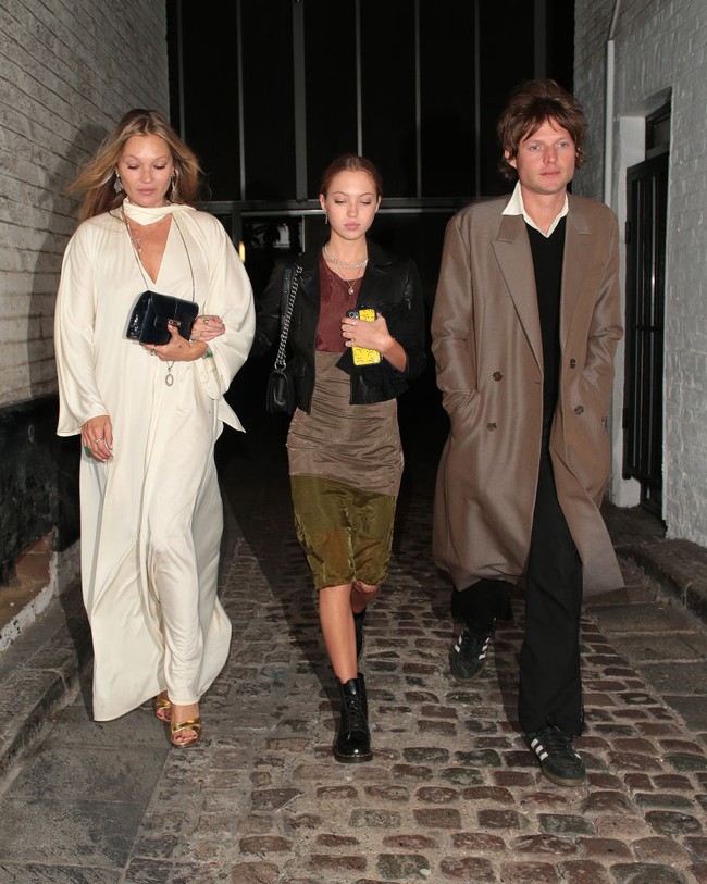 Kate Moss dan Count Nikolai von Bismarck sudah lebih dari enam tahun menjalin hubungan. Anak Kate Moss dari hubungannya dengan Jefferson Hack, Lila Moss pun sudah akrab dengan Nikolai. Foto: Getty Images
