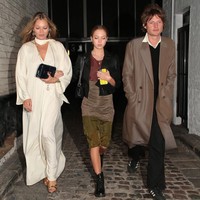 Kate Moss dan Count Nikolai von Bismarck sudah lebih dari enam tahun menjalin hubungan. Anak Kate Moss dari hubungannya dengan Jefferson Hack, Lila Moss pun sudah akrab dengan Nikolai. Foto: Getty Images