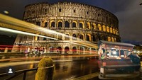 Bikin ngakak, warung angkringan ini buka tepat di depan Colosseum yang ada di Roma, Italia. Foto: Twitter