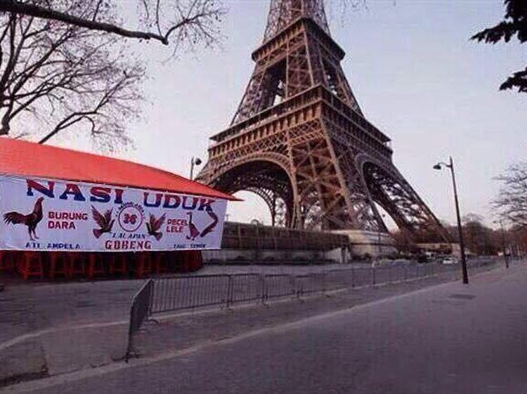 Keren! Hasil Editan 10 Penjual Makanan Kaki Lima di Indonesia Jualan di Luar Negeri