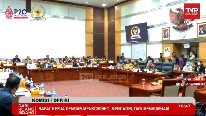 Komisi I DPR dan Pemerintah rapat soal RUU PDP