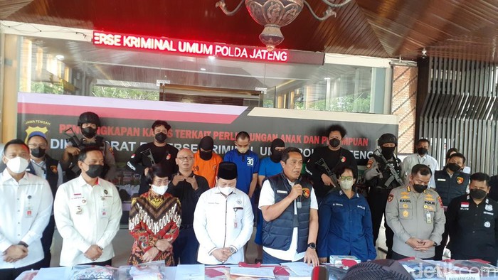 Konferensi pers guru SMPN di Batang cabuli puluhan siswi, Rabu (7/9/2022).