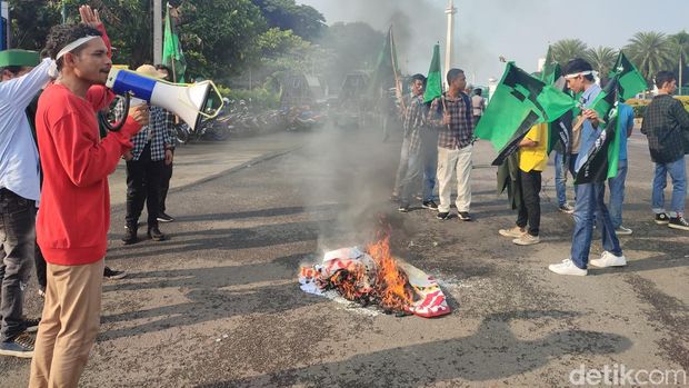 Mahasiswa demo tolak kenaikan harga BBM (Rizky Adha Mahendra/detikcom)