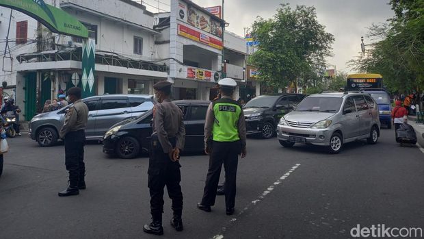 Massa Demo Bbm Duduki Depan Dprd Diy Sore Ini Jalan Malioboro Ditutup 