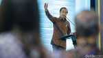 Momen Jokowi Buka Sarasehan 100 Ekonom Indonesia