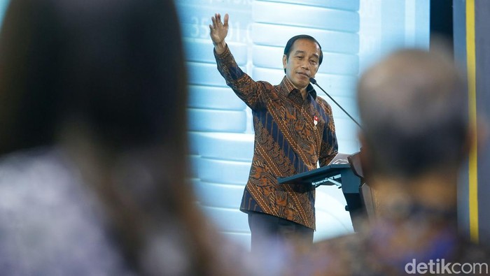 Presiden Joko Widodo (Jokowi) hadir sekaligus membuka acara Sarasehan 100 Ekonom Indonesia di Gedung Bank Mega, Jakarta Selatan, Rabu (7/9/2022).