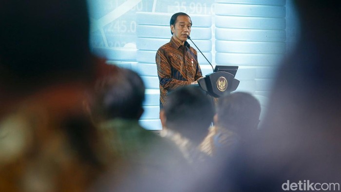 Presiden Joko Widodo (Jokowi) hadir sekaligus membuka acara Sarasehan 100 Ekonom Indonesia di Gedung Bank Mega, Jakarta Selatan, Rabu (7/9/2022).