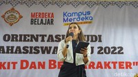Sebanyak 700 mahasiswa baru mengikuti kegiatan ini, Najwa Shihab menyatakan bahwa kampus perlu terus membuka diri pada perubahan dan beradaptasi dengan kebaruan agar belajar menjadi proses yang menyenangkan dan kreatifitas terus ditumbuh kembangkan.