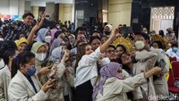 Selain itu Ketua Umum Yayasan Sahid Jaya Prof. Dr. Nugroho B. Sukamdani, MBA.,BET, mengatakan bahwa menjadi mahasiswa merupakan suatu kesempatan besar untuk membawa perubahan di masa depan. Mahasiswa akan belajar bekerjasama, berdiskusi aktif, melempar gagasan dan mewujudkan banyak pemikiran yang berguna bagi masyarakat. Mahasiswa harus bisa menghargai keberagaman dan kebhinekaan, mengasah kreativitas, berkomunikasi, menjalin relasi dan berkolaborasi, mengasah kepemimpinan dan menjunjung tinggi nilai-nilai kebangsaan, yang merupakan tujuan pembelajaran di Universitas Sahid.
