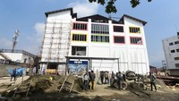 Tampak luar bioskop INOX yang sedang dibangun, di Khasmir, India, Selasa (6/9/2022). Kashmir siap menyambut bioskop multipleks pertamanya setelah tiga dekade pada bulan September di kota Srinagar.