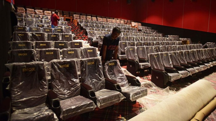 SRINAGAR, INDIA - SEPTEMBER 6: A view of the under construction 'INOX' multiplex comprising three cinema auditoriums with a capacity of 520 seats  on September 6, 2022 in Srinagar, India. Kashmir is all set to welcome its first multiplex cinema after three decades in September in Srinagar city. (Photo By Waseem Andrabi/Hindustan Times via Getty Images)