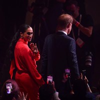 Meghan Markle datang dalam kapasitasnya sebagai One Young World Counsellor yang ia lakoni sejak 2014. Perdana Menteri Kanada Justin Trudeau dan chef Jamie Oliver termasuk di antaranya. (Foto: AFP via Getty Images/OLI SCARFF)