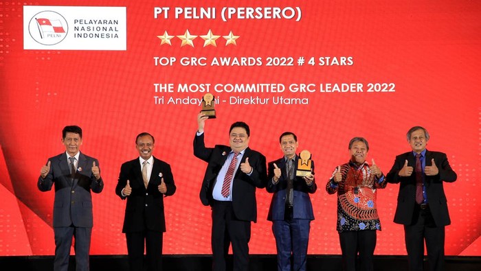 Pelni Raih Penghargaan Bergengsi PT Pelni (Persero) menerima penghargaan TOP GRC Awards 2022 #Star4 dan Direktur Utama PT Pelni Tri Andayani sebagai The Most Committed GRC Leader 2022 dalam ajang TOP Governance, Risk & Compliance (TOP GRC) 2022. Penghargaan diterima oleh Direktur Keuangan & Manajemen Risiko Andy S Bratamihardja dan Vice President Manajemen Risiko dan Kepatuhan Tatang R Dasuki di Jakarta, Selasa Malam (6/9).