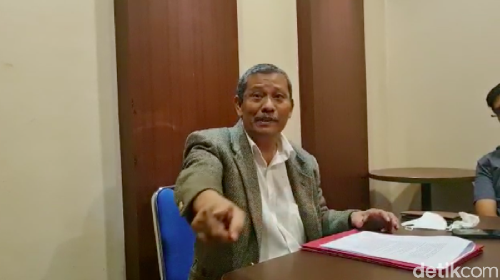 Pengacara Bripka Ricky Rizal, Erman Umar (Fajar Pratama/detikcom)