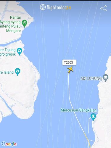 Pesawat TNI AL jenis G-36 Bonanza T-2503 terjatuh di Selat Madura, Jawa Timur (Jatim). TNI AL saat ini sedang berupaya mencari awak dan pesawat itu. (Aplikasi Flightradar24)