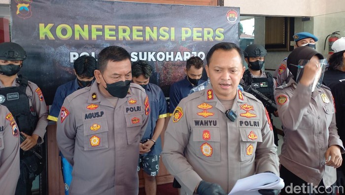 Polres Sukoharjo pers rilis kasus pengeroyokan yang menewaskan pemuda Wonogiri, Rabu (7/9/2022).