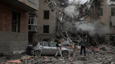 Porak-poranda Apartemen di Ukraina Akibat Dihantam Rudal Rusia