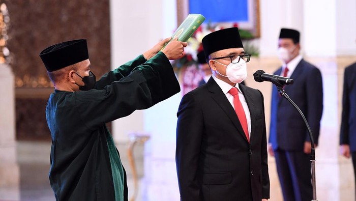 Abdullah Azwar Anas telah dilantik menjadi Menteri PAN-RB di Istana Negara, Rabu (7/9). Mantan Bupati Banyuwangi itu menggantikan almarhum Tjahjo Kumolo.