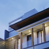 Setiap detail mendapat perhatian khusus, bahkan hingga penataan lampu. Pada malam hari, sistem pencahayaan diatur sedemikian rupa sehingga menciptakan ambience yang elok. (Foto: YouTube/Rakta Studio)