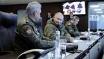 Gaya Putin Pantau Langsung Latihan Militer Rusia-China
