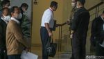 Saat Anies Bawa Tas Ramah Lingkungan dan Mantan ke KPK