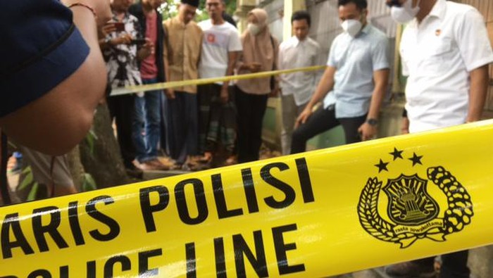 Satreskrim Polresta Mataram menggelar olah TKP kasus pembunuhan warga di Kelurahan Pagesangan Timur, Kecamatan Mataram, Kota Mataram, Rabu (7/9/2022).
