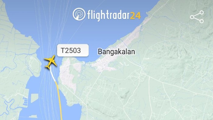 Sebuah pesawat latih dikabarkan jatuh di Perairan Selat Madura