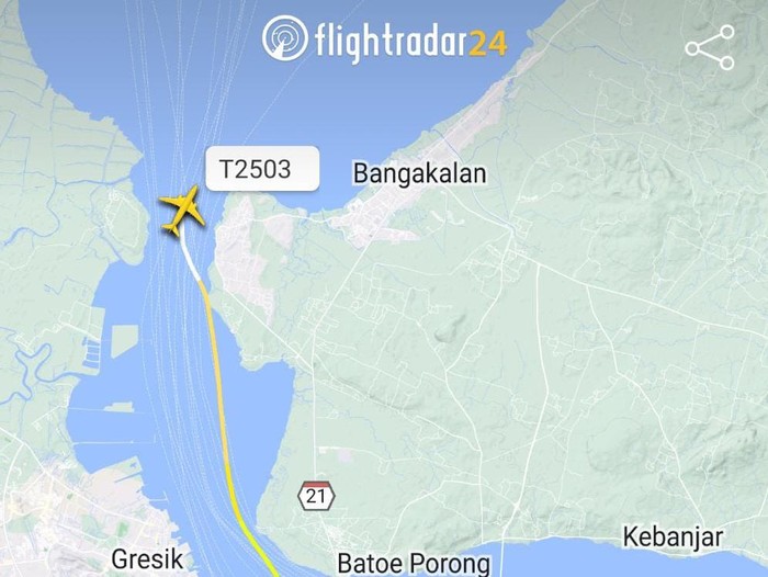 Sebuah pesawat latih dikabarkan jatuh di Perairan Selat Madura