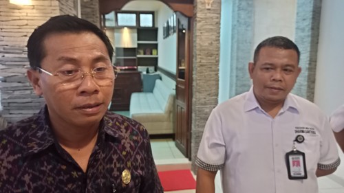 Sekda sekaligus Ketua TPID Tabanan, I Gede Susila (kanan), dan Dirut PDDS Tabanan, Kompiang Gede Pasek Wedha (kiri).