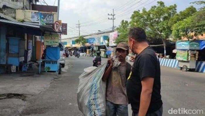 Seorang pria asal Tuban memutuskan pulng berjalan kaki dari Jakarta setelah 7 tahun pergi tanpa pamit