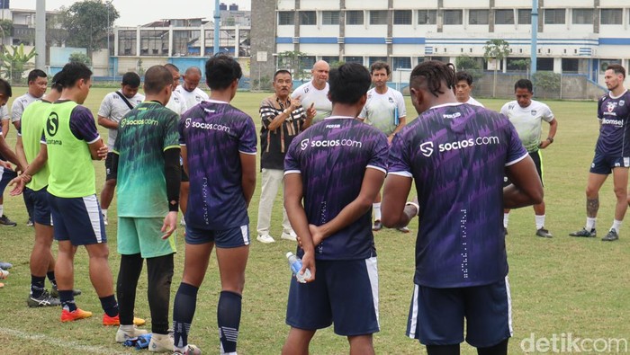 Skuad Persib Bandung usai menjalani sesi latihan di Stadion Sidolig Bandung.