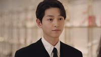 Nama karakter Song Joong Ki adalah Park Joo Hyeong yang merupakan nama asli Vincenzo Cassano. Foto: (dok. drama Korea Little Women)