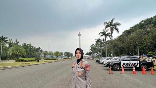Polwan Rita Yuliana tampil berhijab saat sedang bertugas, langsung menjadi perbincangan publik.