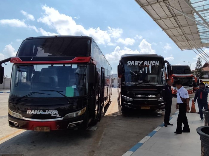 Travel bus blitar