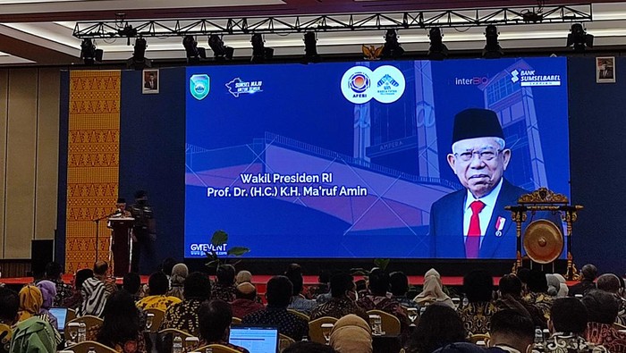 Wakil Presiden (Wapres) Maruf Amin meresmikan pembukaan Sidang Pleno XIX Asosiasi Fakultas Bisnis dan Ekonomi (AFEBI) dan Halal Summit 2022 di Palembang, Sumatera Selatan.